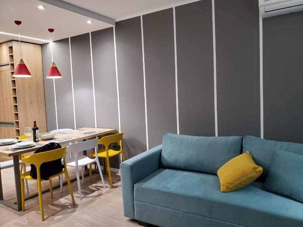 Helga'S Deluxe 3 Apartment Tirana Exterior photo