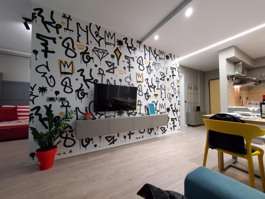 Helga'S Deluxe 3 Apartment Tirana Exterior photo