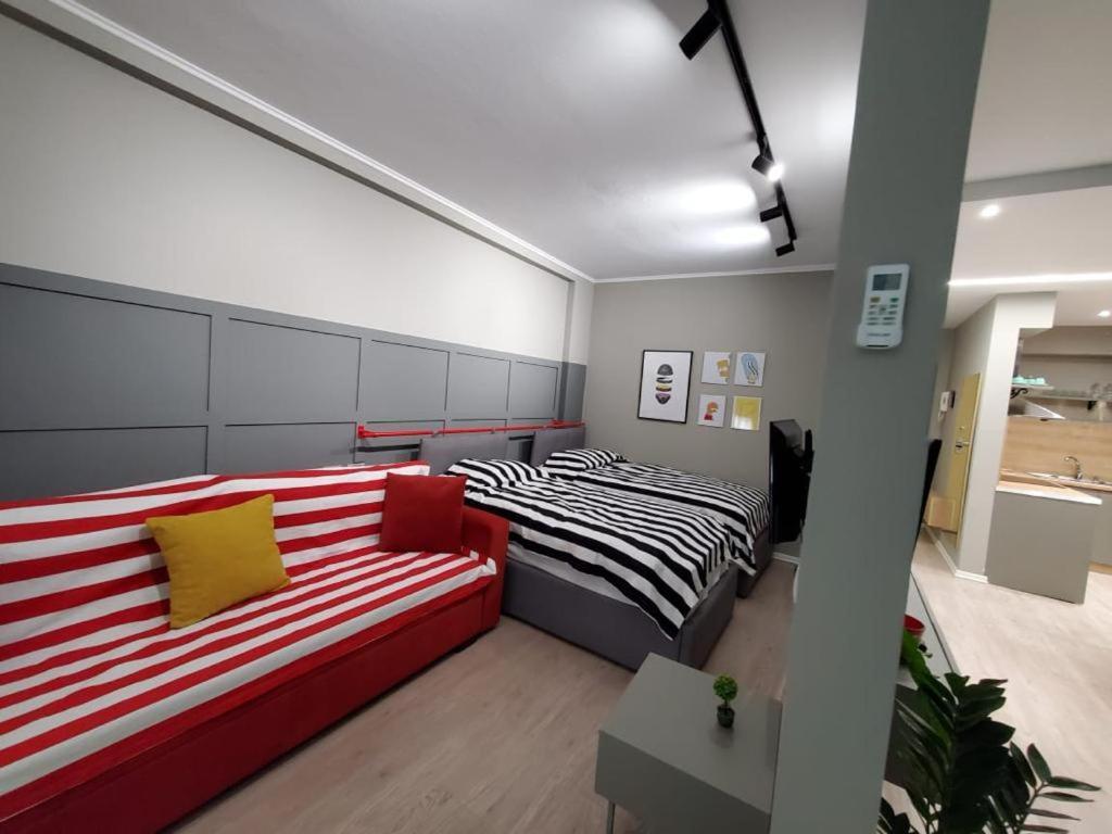 Helga'S Deluxe 3 Apartment Tirana Exterior photo